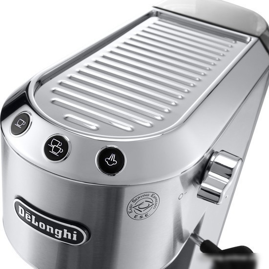 Рожковая помповая кофеварка DeLonghi Dedica EC 685.M