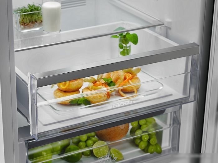 Холодильник Electrolux LNT7ME36X3