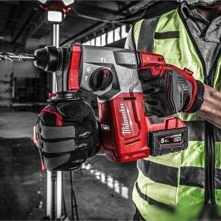 Перфоратор Milwaukee M18 BLH-502X 4933478894 (с 2-мя АКБ, кейс)