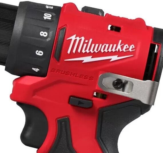 Дрель-шуруповерт Milwaukee M12 BLDDRC-202C 4933499686 (с 2-мя АКБ, кейс)