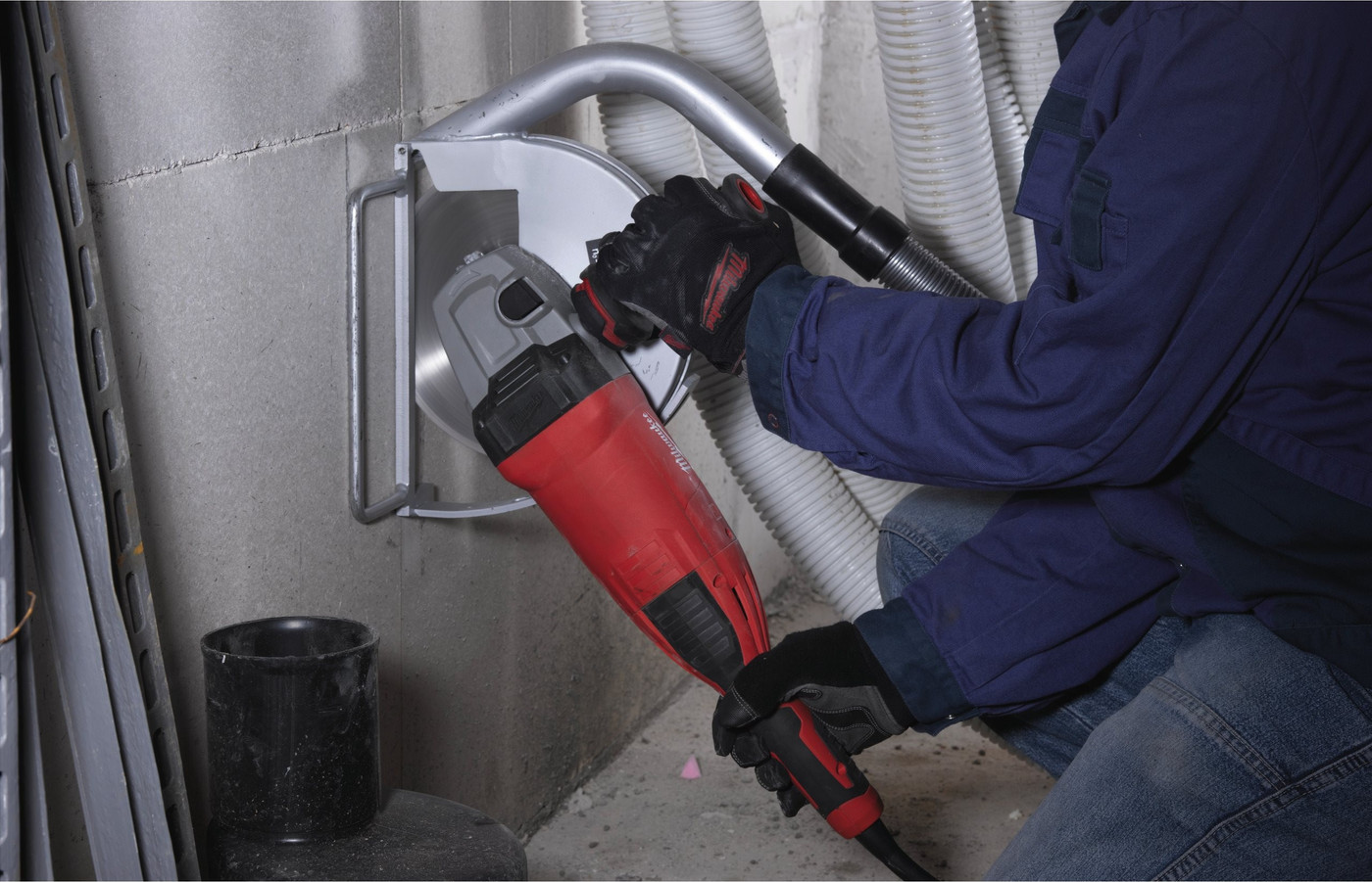 Угловая шлифмашина Milwaukee AGVK 24-230 4933451414