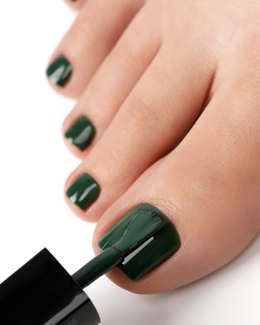 Гель-лак Emi E.MiLac For Pedicure Вечнозеленый №28 9 мл