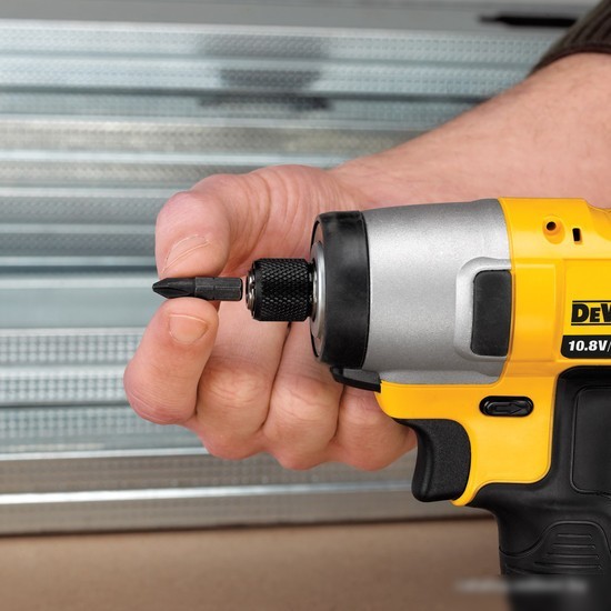 Шуруповерт DeWalt DCF815D2