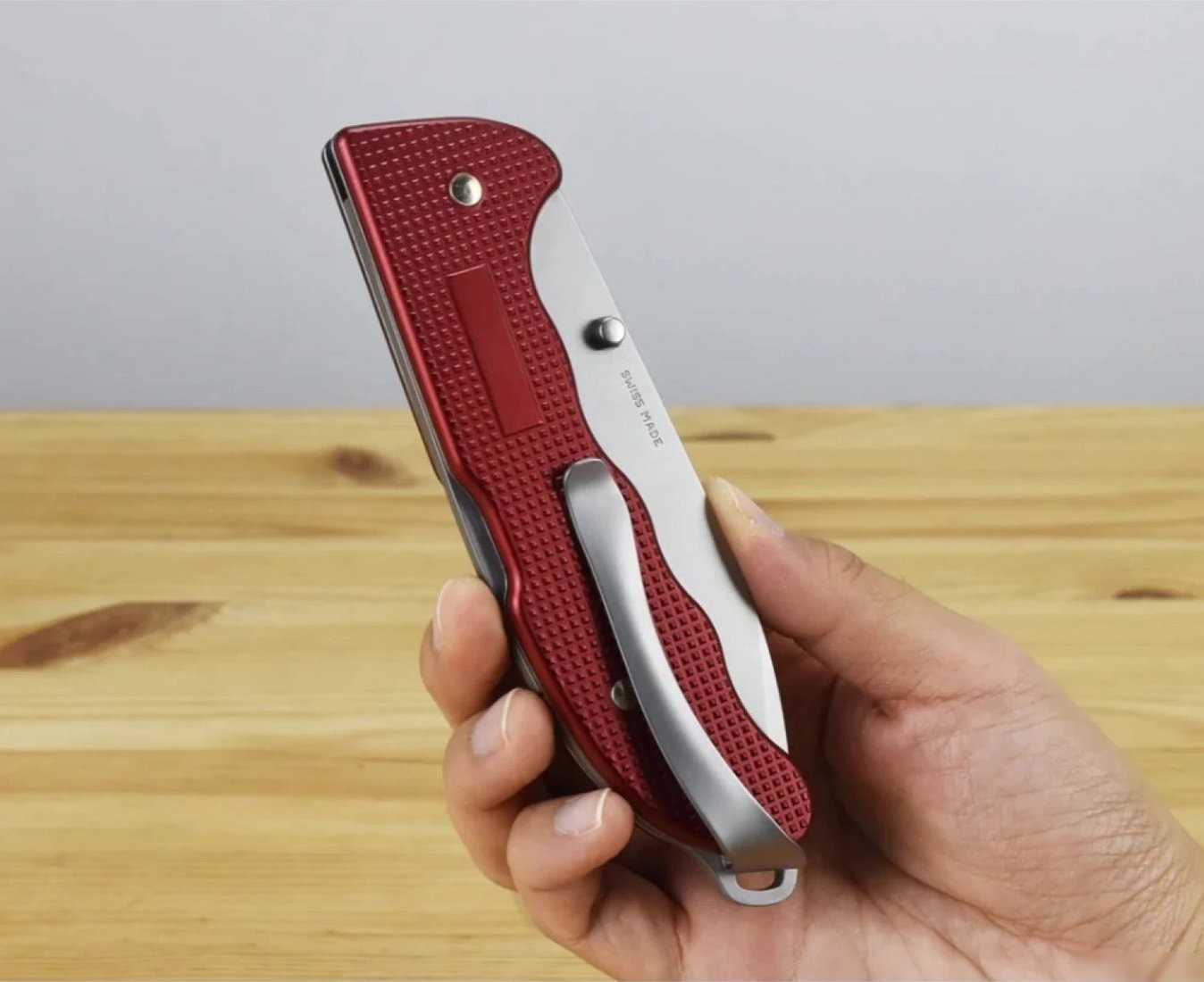 Складной нож Victorinox Evoke Alox 0.9415.D20 (красный)