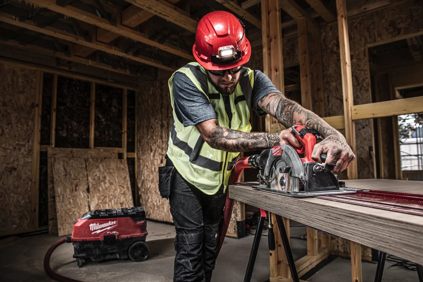 Дисковая (циркулярная) пила Milwaukee M18FCS66GR3-0 4933493491 (без АКБ)
