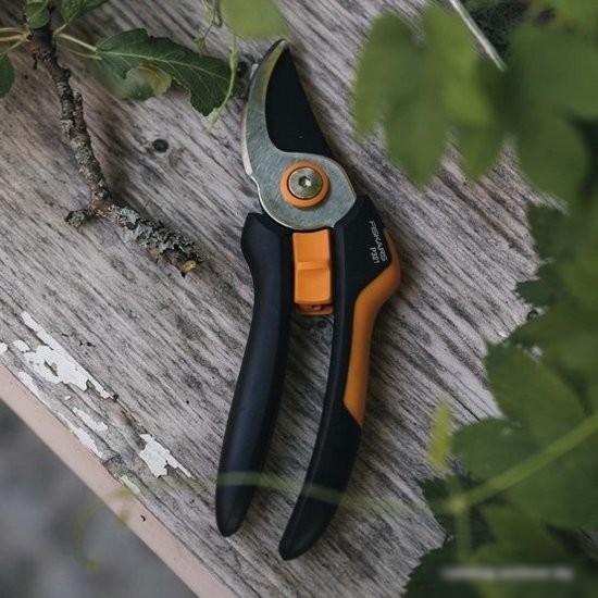 Секатор Fiskars Solid P321 1057162
