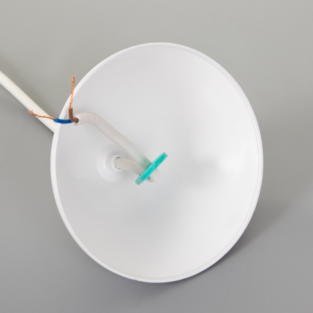 Припотолочная люстра BayerLux Конус 9175846 (белый/дымчатый)