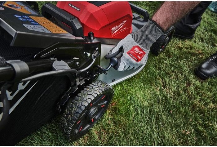 Газонокосилка Milwaukee M18 F2LM53-0 4933479584 (без АКБ)
