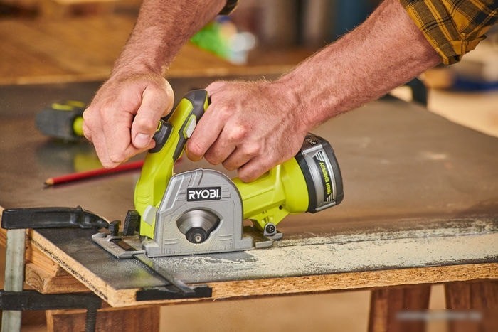 Дисковая (циркулярная) пила Ryobi R18MMS-0 (без АКБ)