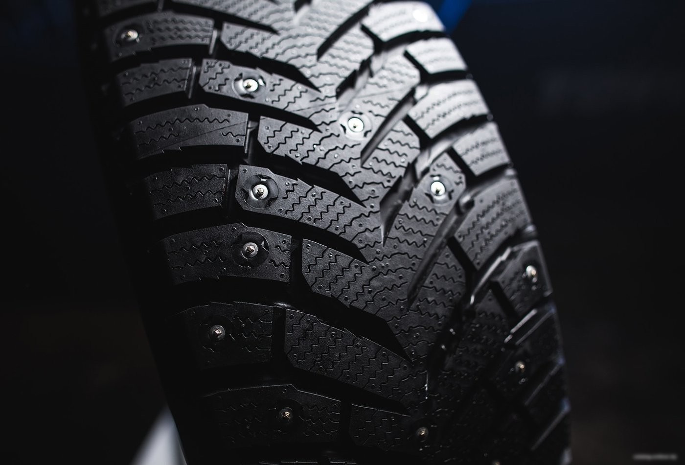 Зимние шины Toyo Observe Ice-Freezer SUV 275/50R21 113T (шипы)