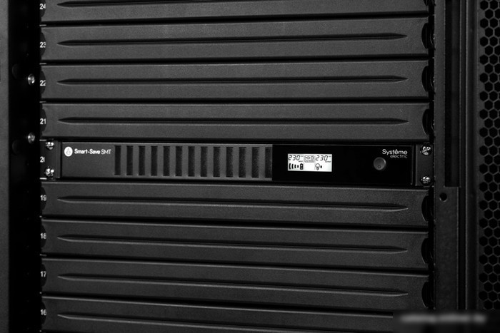 Источник бесперебойного питания Systeme Electric SMTSE750RMI1U