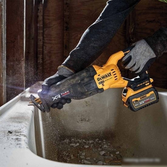 Сабельная пила DeWalt DCS386NT-XJ (без АКБ)
