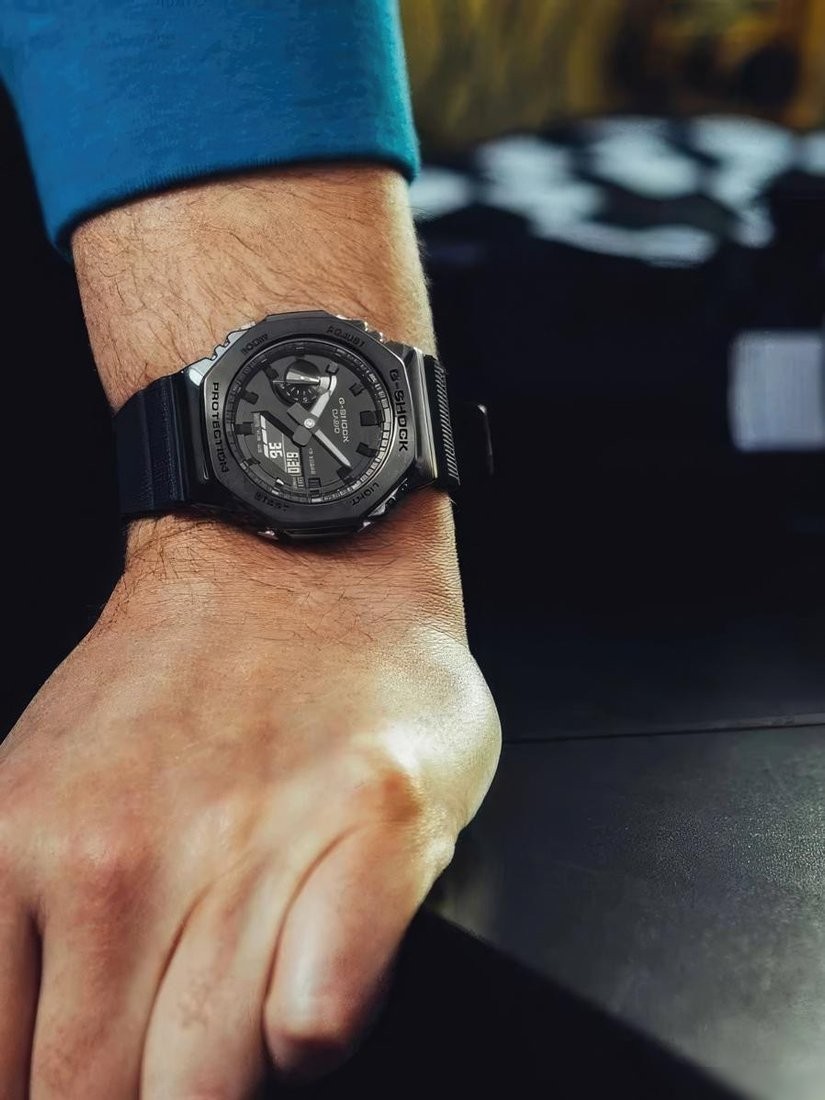 Наручные часы Casio G-Shock GM-2100BB-1A