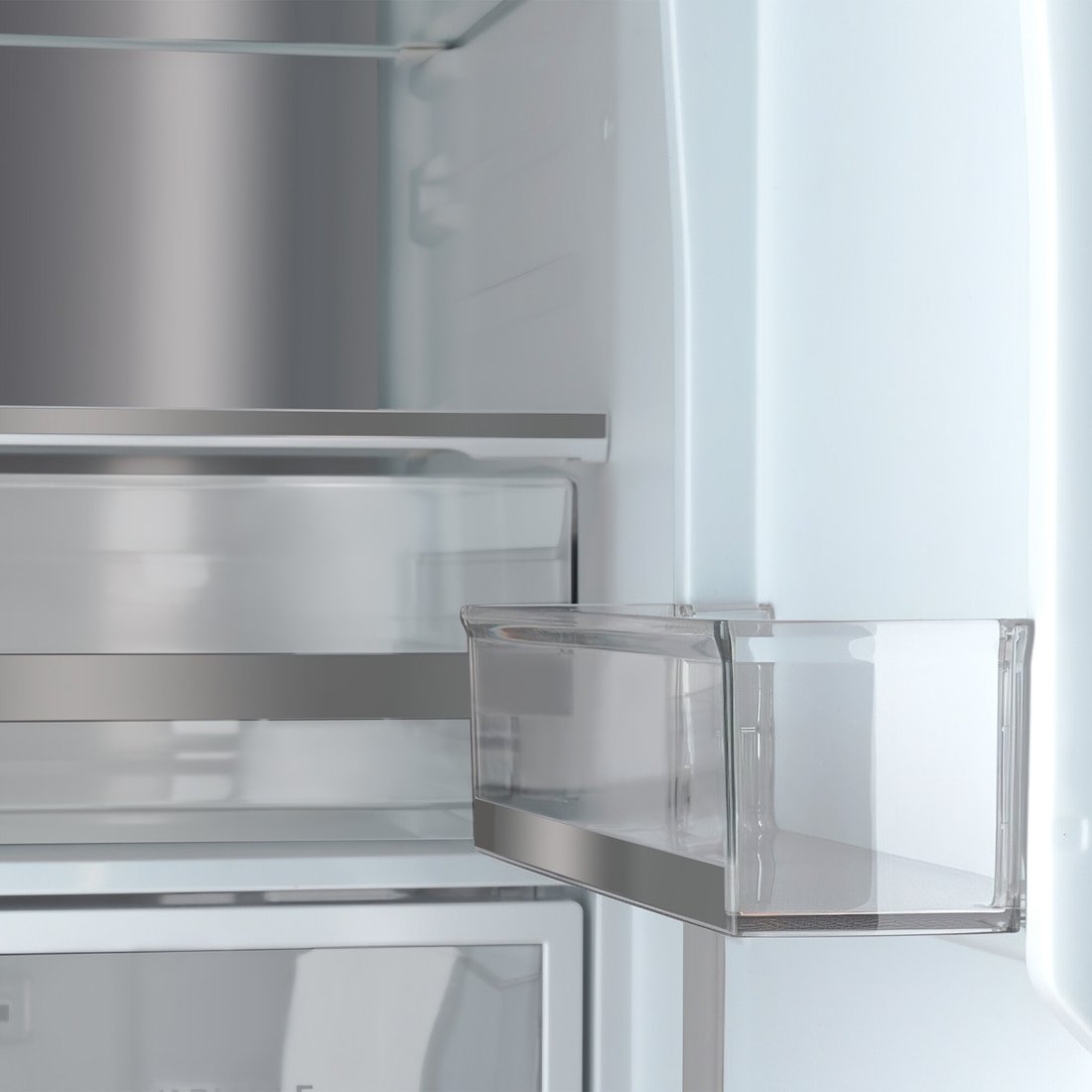 Четырёхдверный холодильник Tesler RCD-547BI (белый)