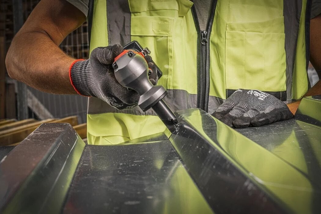 Высечные электрические ножницы Milwaukee M12 FNB16-402X 4933479619 (с 2-мя АКБ, кейс)