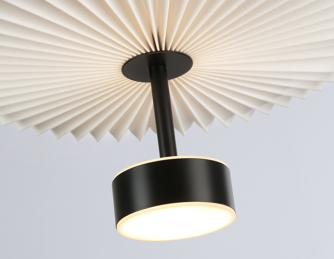 Подвесная люстра Ambrella LH72601 BK/WH (черный/белый)