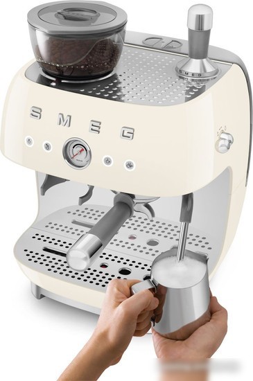 Рожковая помповая кофеварка Smeg EGF03CREU