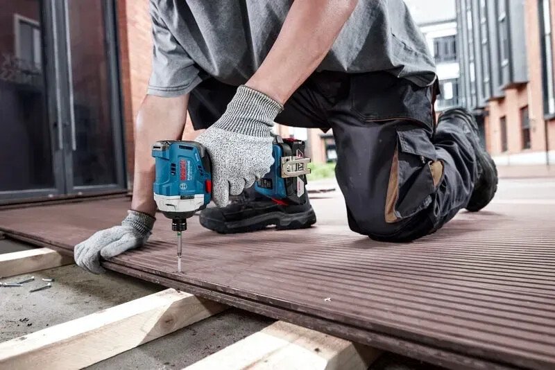 Винтоверт Bosch GDR 18V-215 Professional 06019N2002 (с 2-мя АКБ, кейс)