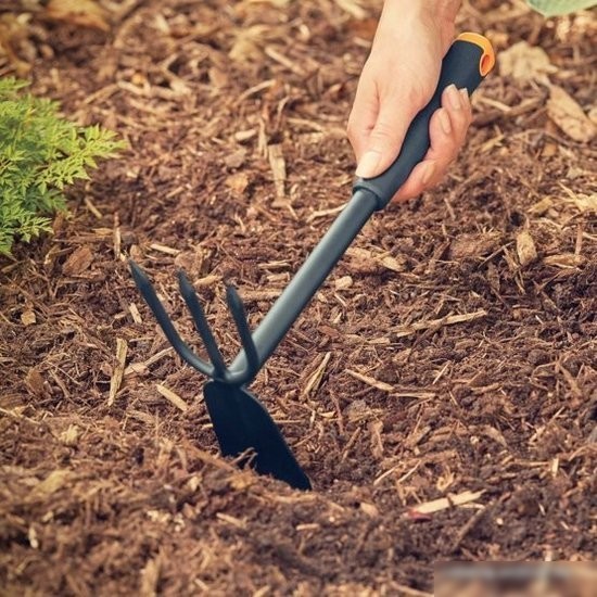 Тяпка Fiskars Ergo 1027030