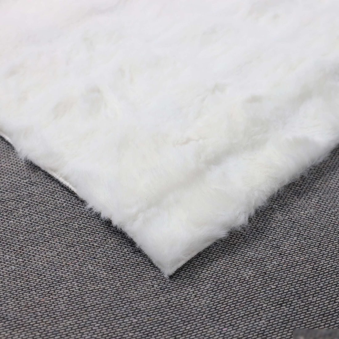 Ковер для жилой комнаты AksHome Buble Faux Fur (60x110, белый)