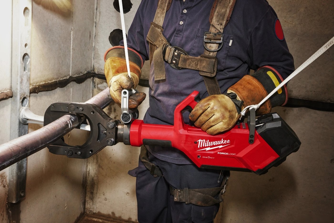 Кабелерез Milwaukee M18 HSFC125R-802C 4933492421 (с 2-мя АКБ, кейс)