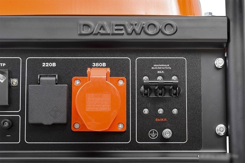 Бензиновый генератор Daewoo Power GDA 7500E-3