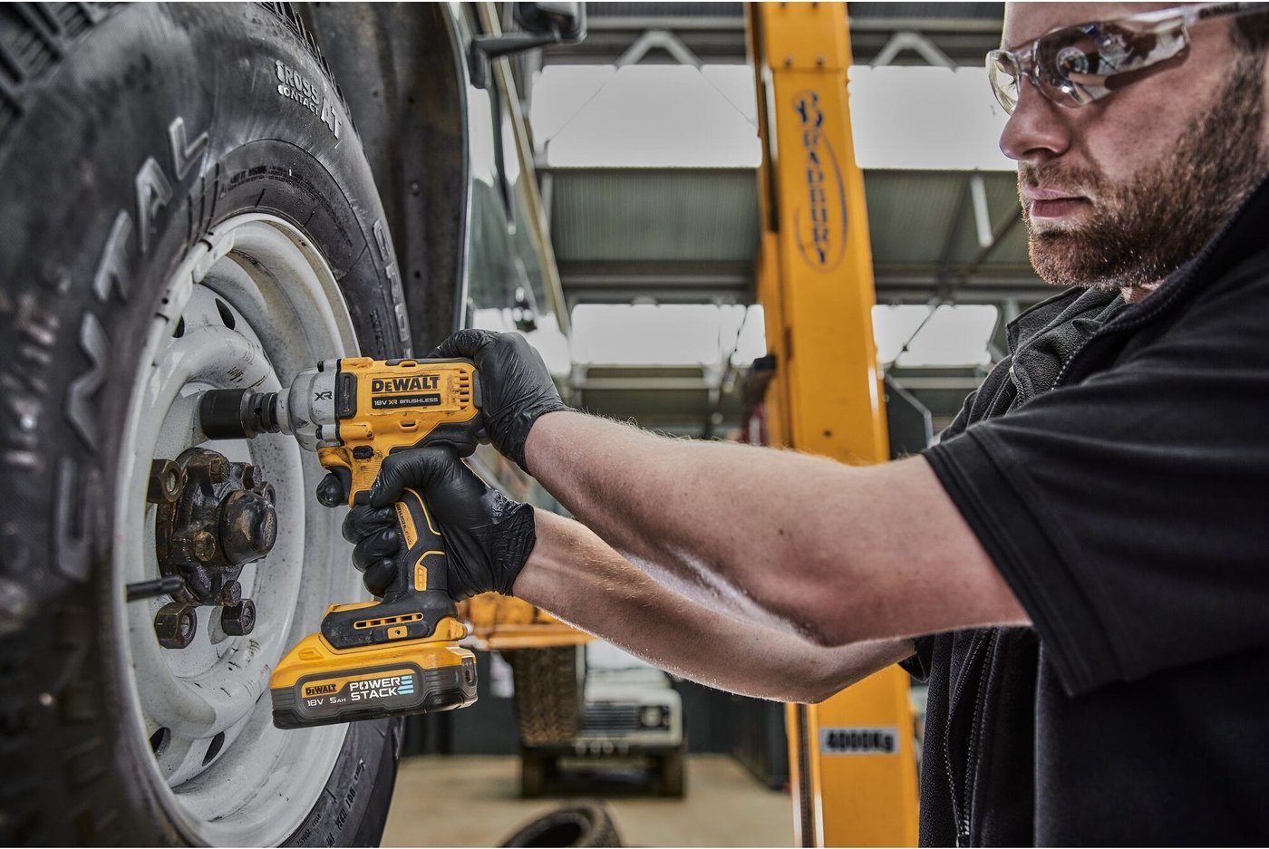 Гайковерт DeWalt DCF891H2T (с 2-мя АКБ, кейс)