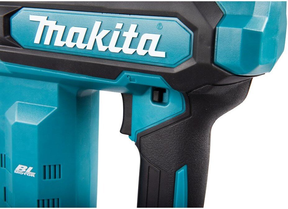 Гвоздезабиватель Makita FN001GZ (без АКБ)