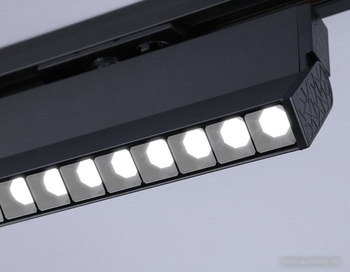 Трековый светильник Ambrella GL6819 BK (черный)