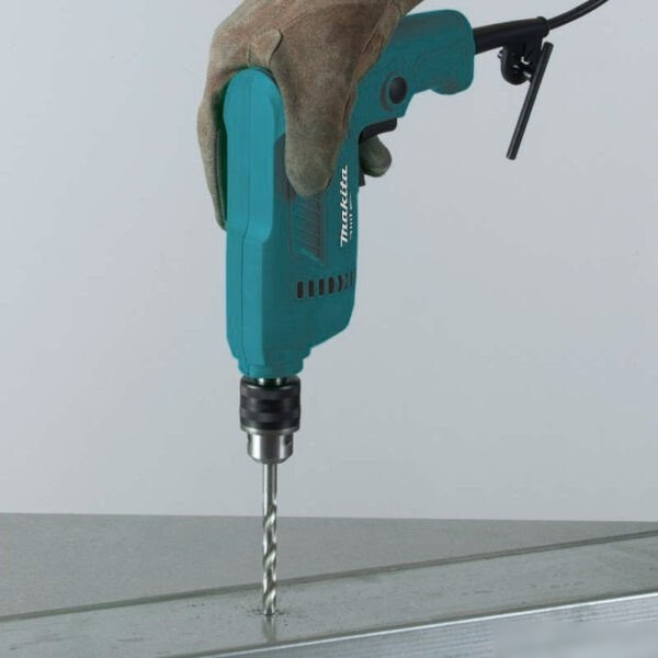 Безударная дрель Makita M0600B
