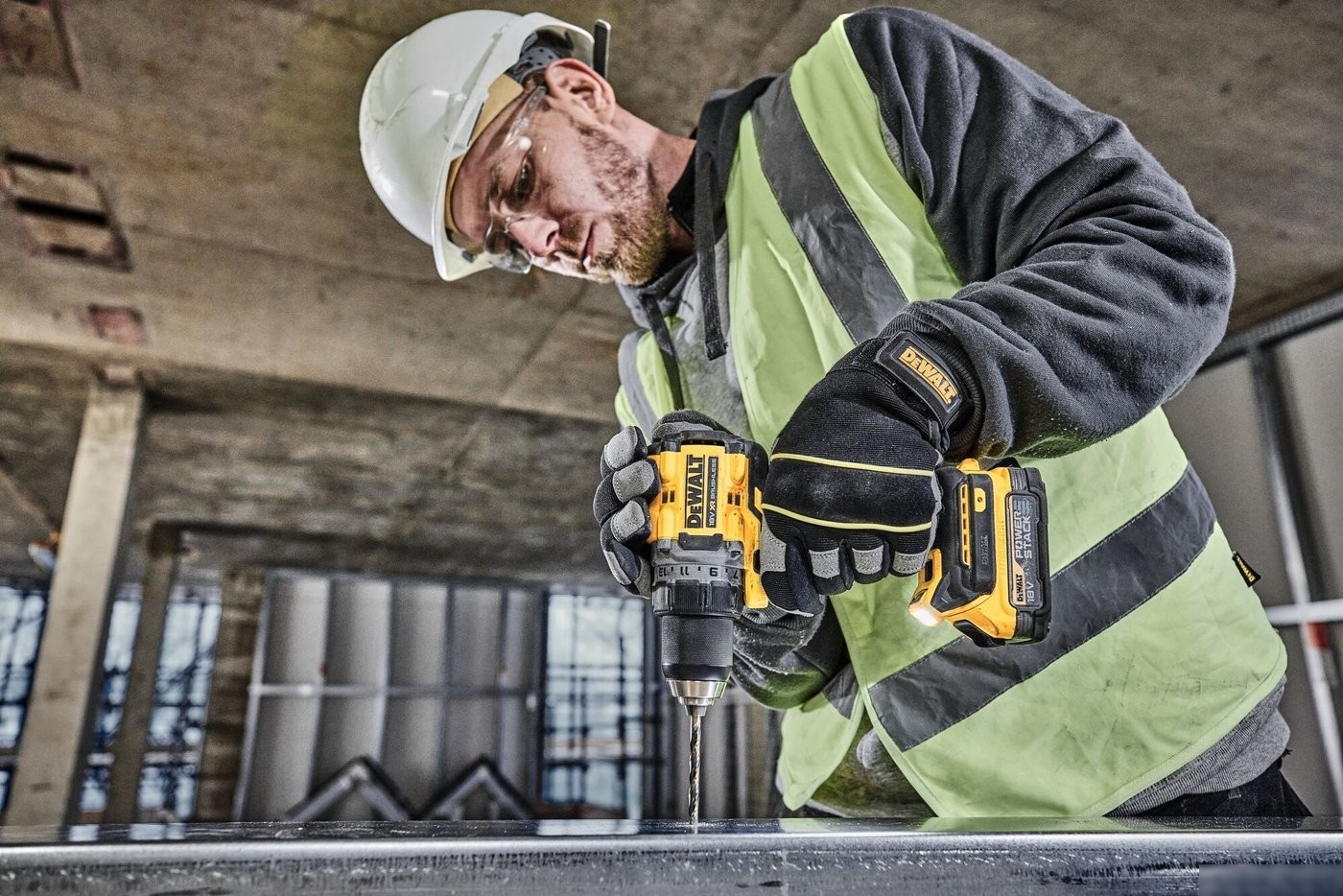 Дрель-шуруповерт DeWalt DCD800E1T (с 1-им АКБ 1.7 Ач, кейс)