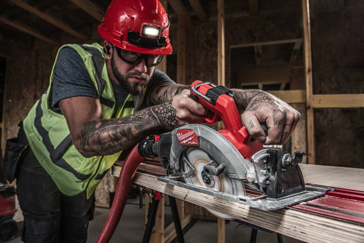 Дисковая (циркулярная) пила Milwaukee M18FCS66GR3-0 4933493491 (без АКБ)