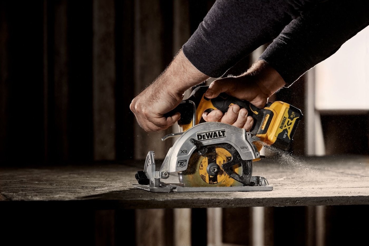 Дисковая (циркулярная) пила DeWalt DCS512P2 (с 2-мя АКБ, кейс)