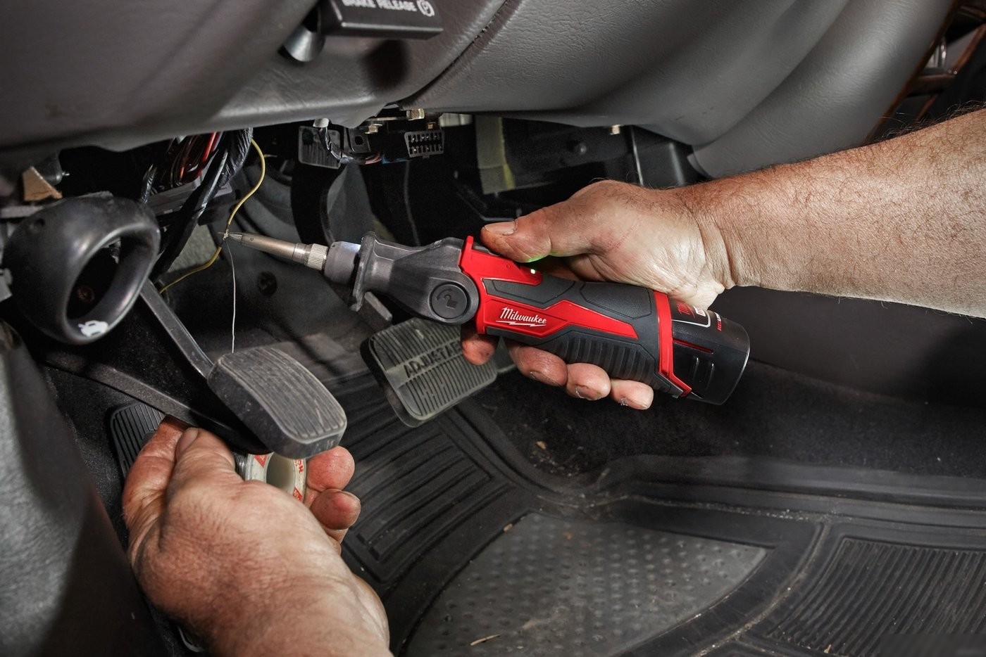 Стержневой паяльник Milwaukee M12 SI-201C 4933459761 (с 1-им АКБ)