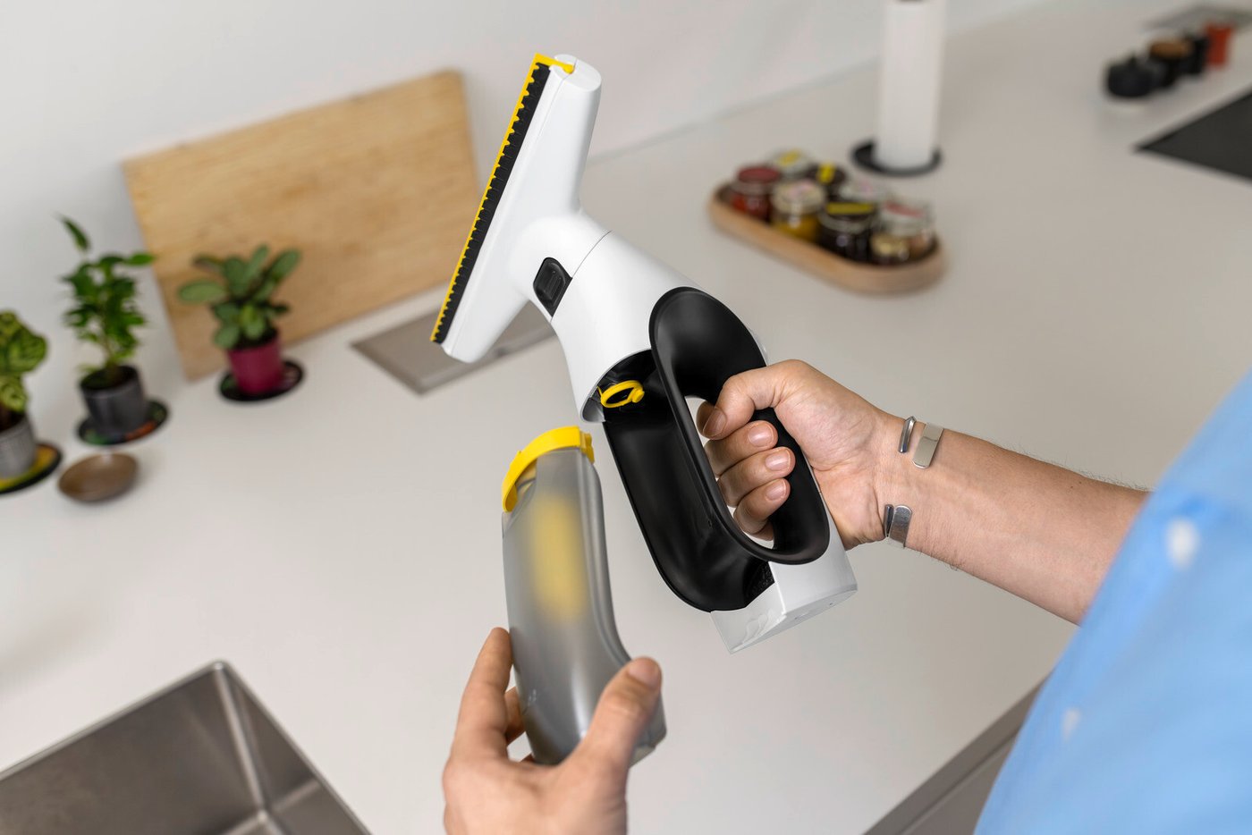 Стеклоочиститель Karcher WV 2 Universal Care 1.633-671.0