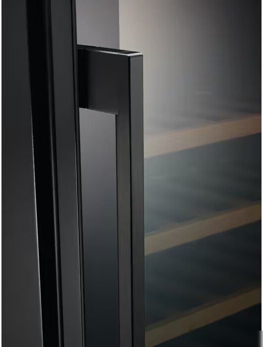 Винный шкаф AEG AWS4052B5B