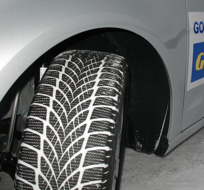 Зимние шины Goodyear UltraGrip Ice 2+ 245/45R20 103T