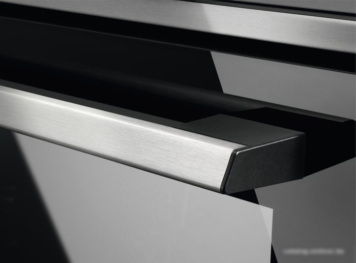 Электрический духовой шкаф Electrolux EOB7S31X