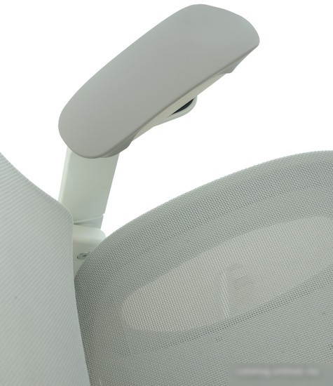 Кресло SPARX Enigma Plus (белый)