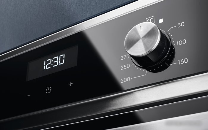 Электрический духовой шкаф Electrolux EOC5E70X