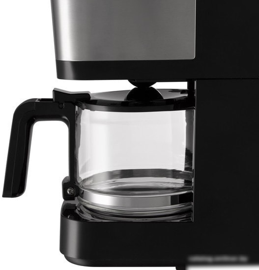 Капельная кофеварка Redmond RCM-M1528