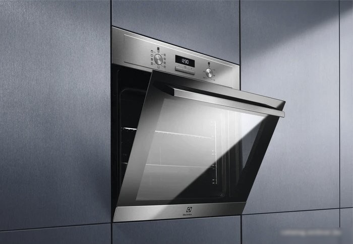 Электрический духовой шкаф Electrolux SurroundCook 600 EOF3H50BX