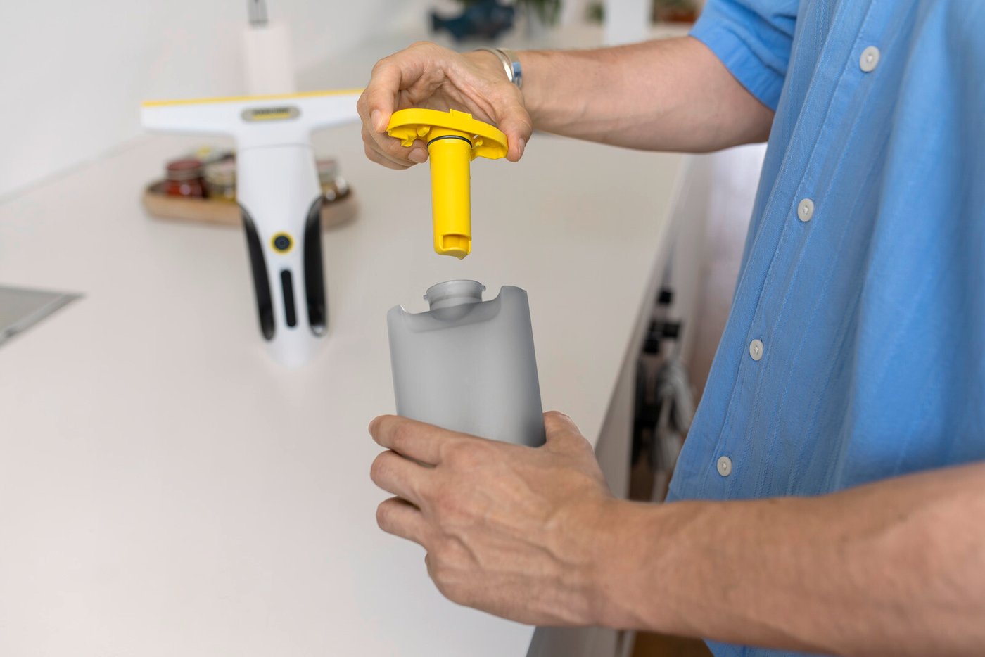 Стеклоочиститель Karcher WV 2 Universal Care 1.633-671.0