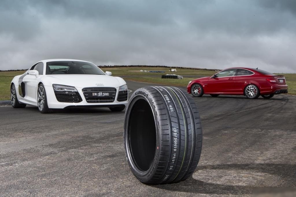 Летние шины Kumho Ecsta PS91 245/40R20 99Y