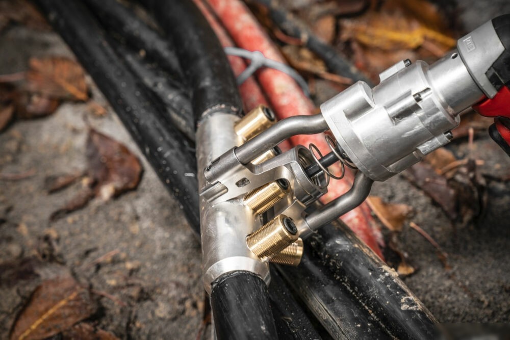 Инструмент для болтовых соединителей и наконечников Milwaukee M18 M18BSBT-202X 4933493289 (с 2-мя АКБ, кейс)