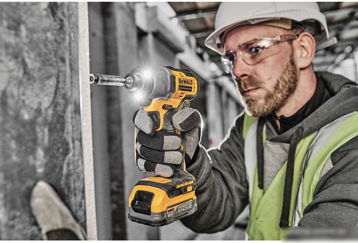 Винтоверт DeWalt DCF840N (без АКБ)