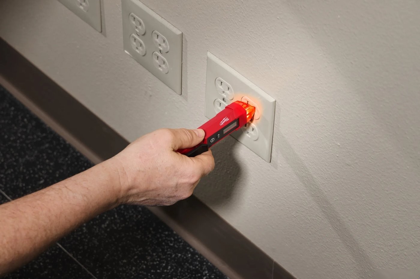 Индикатор напряжения Milwaukee 4932498859