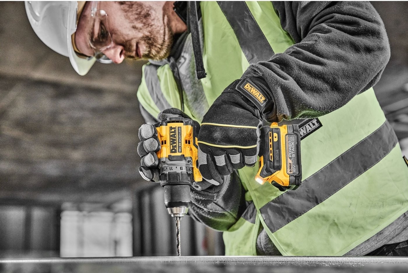 Дрель-шуруповерт DeWalt DCD800E1T (с 1-им АКБ 1.7 Ач, кейс)
