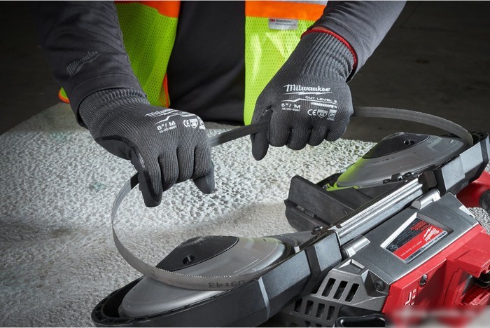 Нитриловые перчатки Milwaukee Cut level 5/E 9/L 4932471425