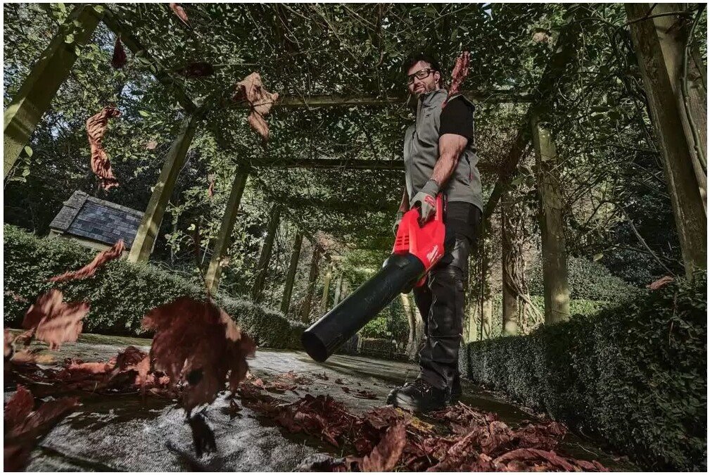 Садовая воздуходувка Milwaukee M18 FBLG3-802 4933499233 (с 2-мя АКБ)